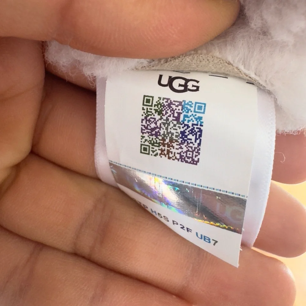 NEW!! UGG  Coat in Cream and Tan Vegan - Picture 4 of 10